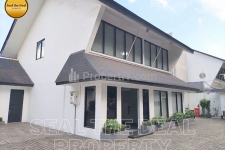 Disewakan Rumah/Kantor di Area Kebayoran Baru/Senayan/Blok M Jakarta Selatan STD646