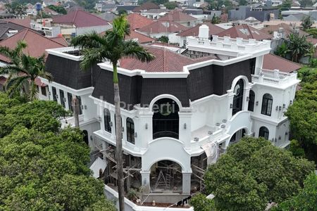 Jual Rumah Mewah di Pondok Indah, Jakarta Selatan - Private Lift, Swimming Pool, Garasi Luas 15 Mobil