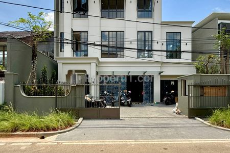 Jual Rumah Baru 4 Lantai dengan Private Lift dan Swimming Pool di Kebayoran Baru, Jakarta Selatan, Dekat SCBD Sudirman
