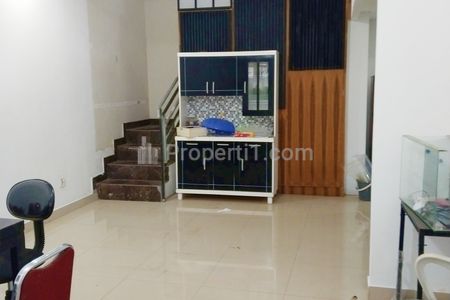 Dijual Rumah Strategis Bisa untuk Usaha atau Kantor di Turangga Bandung