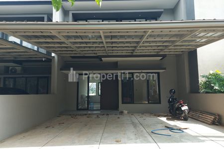 Tampak Depan ada Carport 
