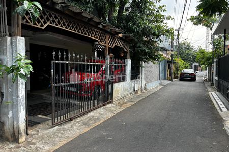 Jual Cepat Rumah Tua dengan Lokasi Strategis di Salam, Bendungan Hilir, Tanah Abang, Jakarta Pusat