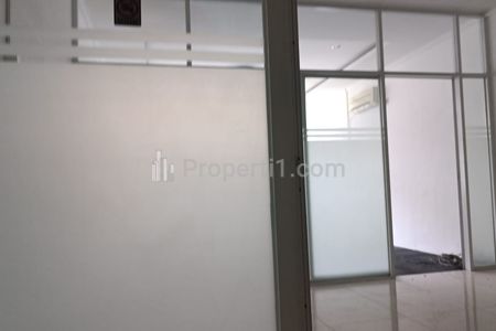 Disewakan Ruko Plaza Kebon Jeruk 3 Lantai, Jakarta Barat