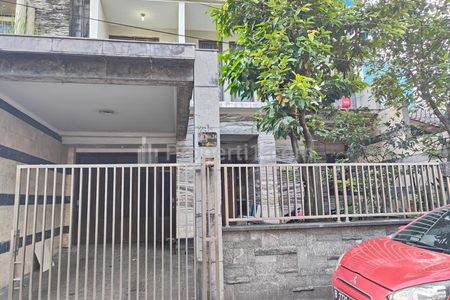 Jual Rumah Elegan dan Strategis di Sitrun, Kebon Jeruk, Jakarta Barat