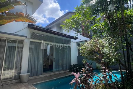 Disewakan Rumah Furnished 3 Kamar dengan Private Pool - Lokasi dalam Compound di Cipete, Jakarta Selatan