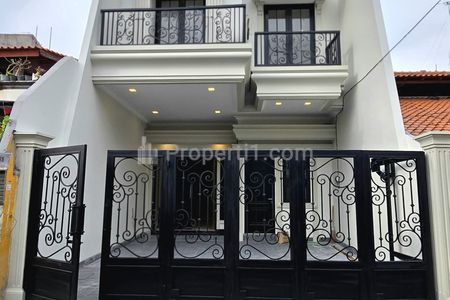 Dijual Rumah Baru Design Classic Modern Dalam Komplek di Rawamangun Jakarta Timur