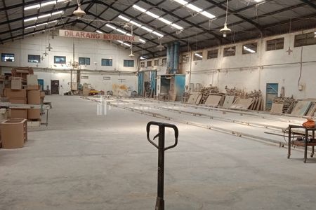 Dijual Pabrik Mebel di Raya Kandangan, Kabupaten Gresik