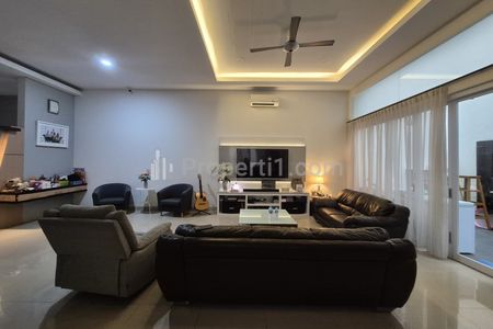 Dijual Rumah Mewah dengan Kolam Renang Siap Huni di Citra 2 Ext Jakarta Barat