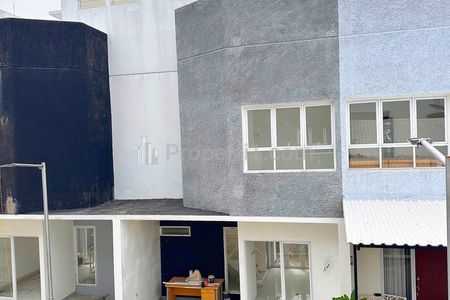 Jual Rumah Strategis 2,5 Lantai Plus Rooftop di Pondok Melati, Bekasi