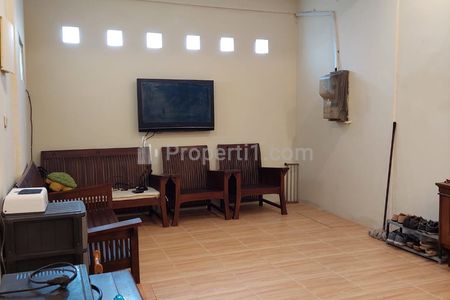 Dijual Rumah Bagus 3 Lantai, Hoek, Sudah Renov, Banyak Kamar di Kelapa Gading, Jakarta Utara - Hanya 3Man