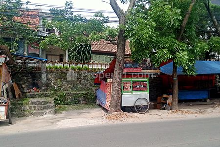 Jual Rumah dan Bangunan Eks. Wisma Hitung Tanah 1294 m2 SHM Lebar Muka 22 Meter untuk Kost Kantor Rumah Resto Cafe Gym Klinik di Jalan Cikutra Bandung