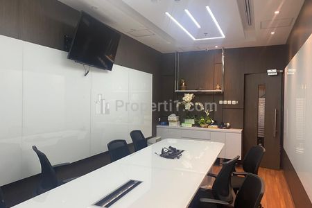 Dijual Ruang Kantor di Treasury Office Tower District 8, Luas 284sqm Kondisi Furnished - SCBD Senayan, Jakarta Selatan