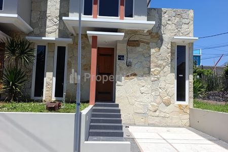 Dijual Villa Baru Tanah Luas Siap Huni di Kawasan BNS Kota Batu Oro-Oro Ombo