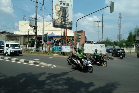 Dijual Rumah Hitung Tanah dengan Luas Tanah 350m2, SHM di Area Cirendeu, Lebak Bulus, Jakarta Selatan, Cocok untuk Tempat Usaha yang Menguntungkan
