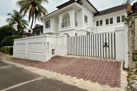 Jual Rumah di Kemang, Jakarta Selatan - Baru Renovasi, Siap Huni & Private Pool