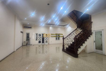 Jual Rumah 2,5 Tingkat di Komplek Cemara Asri Medan Jalan Blueberry