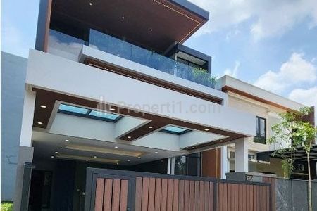 Dijual Rumah 3 Lantai di Area Gwalk Citraland, Surabaya Barat