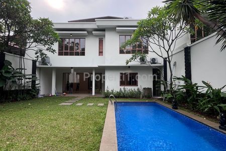 Disewakan Rumah Modern Minimalis 4+1 BR dengan Pool, Dalam Compound di Kemang Jakarta Selatan