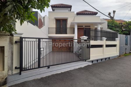 Jual Rumah Siap Huni dalam Kompleks Luas Tanah 228m2, 3 Kamar Tidur - Pondok Labu, Cinere Depok