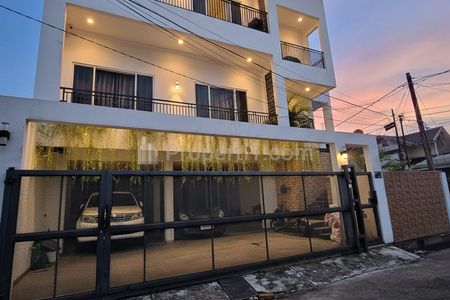 Dijual Rumah Modern Tropis Posisi Hook Dalam Komplek di Jatibening Bekasi