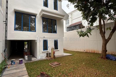 Disewakan Rumah di Perumahan Permata Mediterania Ulujami Jakarta Selatan, 3 Lantai, SHM