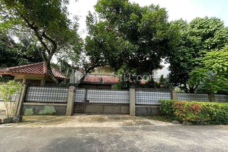 Jual Rumah Siap Huni 2 Lantai, Balkon, Kolam Renang Lokasi di Jl. Pinang 1 Barat, Pondok Labu, Cilandak Barat, Jakarta Selatan - LT 500 m2, LB 350 m2