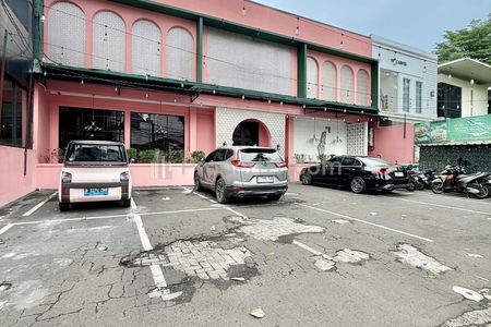 Jual Gedung Komersial untuk Tempat Usaha Klinik, Resto di Kemang Timur Raya, Jakarta Selatan -  Parkir Luas 10 Mobil & Furnished