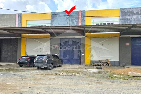 Sewa Gudang 2 Lantai Lebar Akses Luas Siap Pakai di Jalan Trans Kalimantan, Pontianak