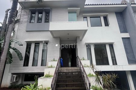 Sewa Rumah di Dalam Compound Cilandak, Jakarta Selatan - Ada Kolam Renang & Taman