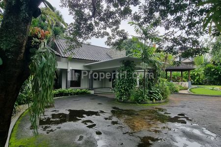 Jual Rumah di Cilandak Barat, Jakarta Selatan - Luas Tanah 1925m2, Parkir Luas & Private Pool