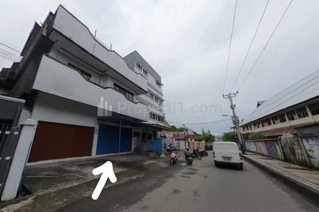 Akses jalan besar, ideal untuk loading