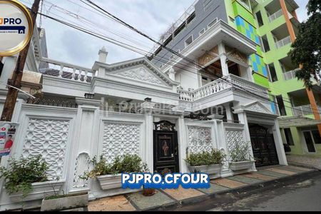 Dijual Rumah Mewah Private Kolam Renang di Duren Sawit Jakarta Timur