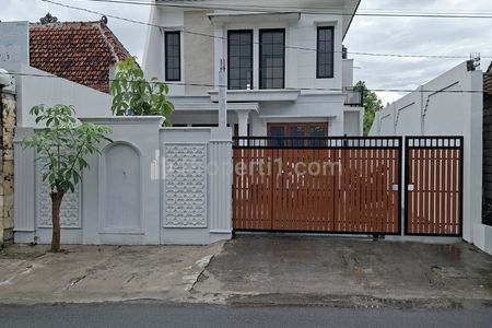 Jual Rumah Minimalis View Sawah Tanah Luas Pinggir Jalan di Sewon Yogyakarta dekat Kampus ISI