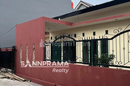 Dijual Rumah dengan Tanah Luas Dekat Gerbang Tol Kukusan Depok
