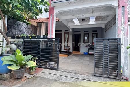 Dijual Rumah Cantik Semi Furnished Bebas Banjir di Komplek Billy Moon