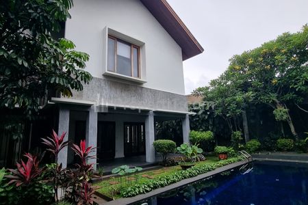 For Sale Rumah Mewah 3 Lantai Luas 636m2, dengan Garden & Pool - Lokasi Pondok Indah, Jakarta Selatan