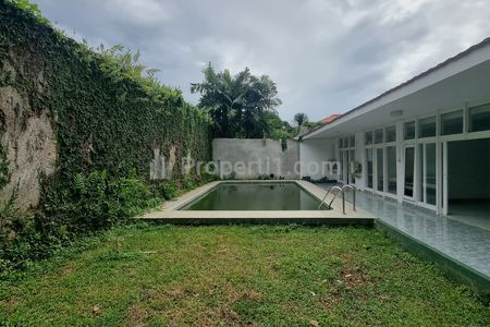 Disewakan Rumah 1 Lantai, 3 Kamar Tidur dengan Pool & Garden - Lokasi Kemang, Jakarta Selatan