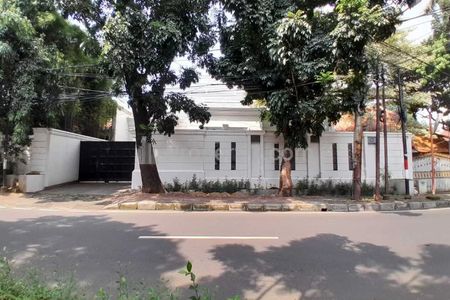 Jual Rumah Mewah Terawat 2 Lantai di Kawasan Elite Jl. Cimahi Menteng Jakarta Pusat