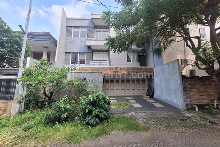 Jual Rumah 3 Lantai di Bawah Harga Pasar di Villa Menara Kelapa Gading Jakarta Utara, 2 km ke Tol Sunter Podomoro