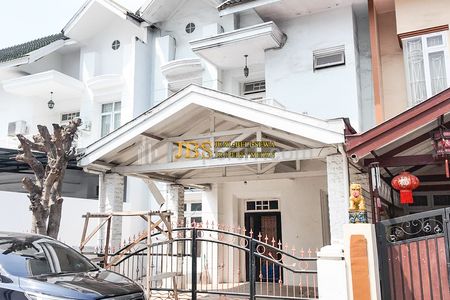 Dijual/Disewakan Rumah Siap Huni di Komplek Cemara Hijau Jalan Metal