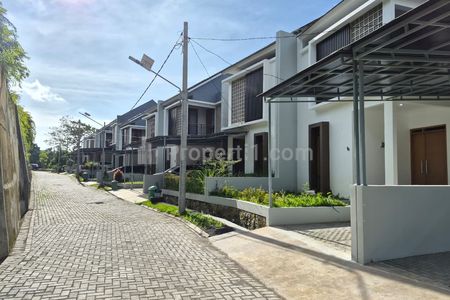 Jalan masuk 2 mobil 