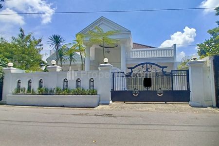Dijual Rumah Mewah Siap Huni Lokasi Strategis Pinggir Jalan Raya di Ngaglik, Sleman