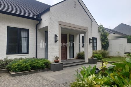 Sewa Murah Rumah Mewah Pool 4+3 BR, Dua Lantai Unfurnish di Senopati Area, Dekat SCBD, Sudirman, Gunawarman, Suryo, Kebayoran Baru, Jakarta Selatan
