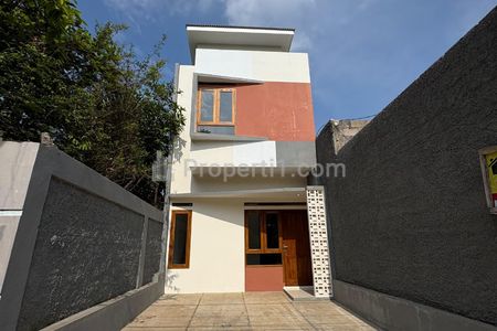 Jual Rumah 2 Lantai Pinggir Jalan Umum di Cisurupan Kota Bandung
