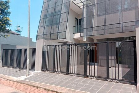 Dijual Rumah Mewah Desain American Modern di Setra Duta Bandung Utara