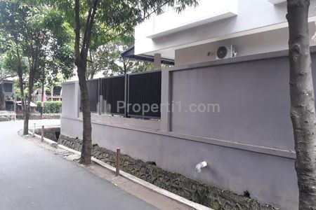 Dijual Rumah Multi Fungsi di Kebayoran Lama, Dekat Pondok Indah Mall, Jakarta Selatan