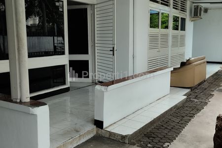 Jual Rumah Strategis di dekat Kawasan Mega Kuningan dan Jalan Gatot Subroto Jakarta Selatan