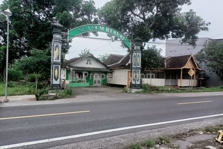 Dijual Tanah Bonus Rumah Pinggir Jalan Provinsi di Selomartani Sleman 