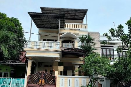 Disewakan Rumah Tusuk Sate Siaphuni di Bulevar Hijau Bekasi