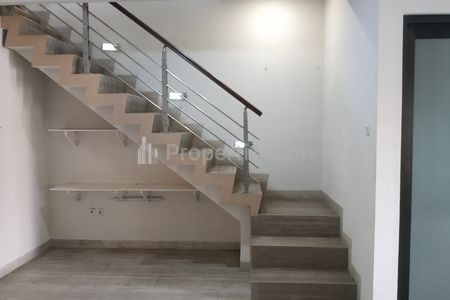 Jual Cepat Rumah Cozy Modern Bangunan Mandiri Berkualitas Semi Furnished di Lippo Karawaci Barat Tangerang
